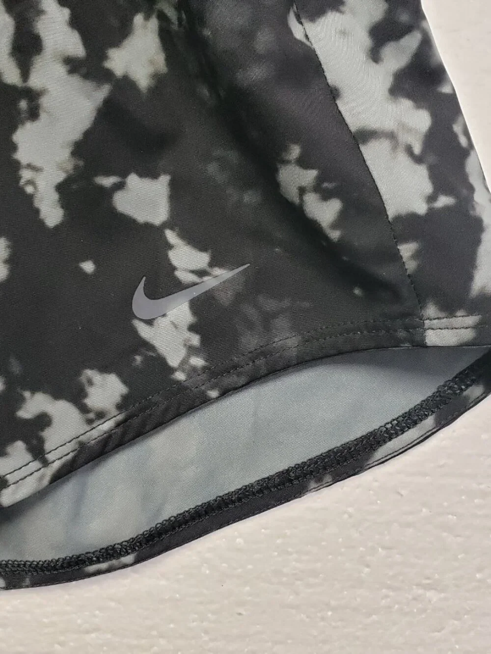 Nike Women's Dri-Fit Mid-Rise 3" Brief-Lined Printed Short in Black size XL NWT - Picture 8 of 12